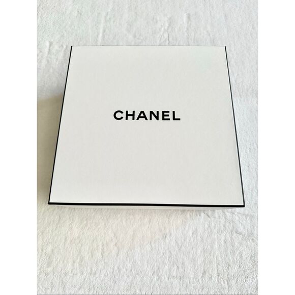 Chanel black and white storage box - Picture 2 of 4